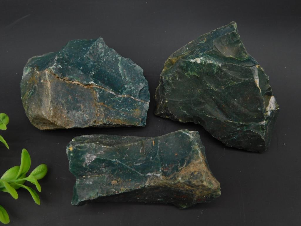 BLOODSTONE ROCK STONE LAPIDARY SPECIMEN: BLOODSTONE ROCK STONE LAPIDARY SPECIMEN - Authentic estate find offered in our online auction. Perfect for collectors, resellers, and enthusiasts of vintage, antiques, minerals, rocks, crystals,