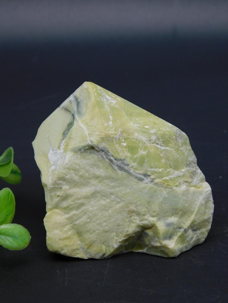 SERPENTINE POINT ROCK STONE LAPIDARY SPECIMEN: SERPENTINE POINT ROCK STONE LAPIDARY SPECIMEN - Authentic estate find offered in our online auction. Perfect for collectors, resellers, and enthusiasts of vintage, antiques, minerals, rocks, crystals,