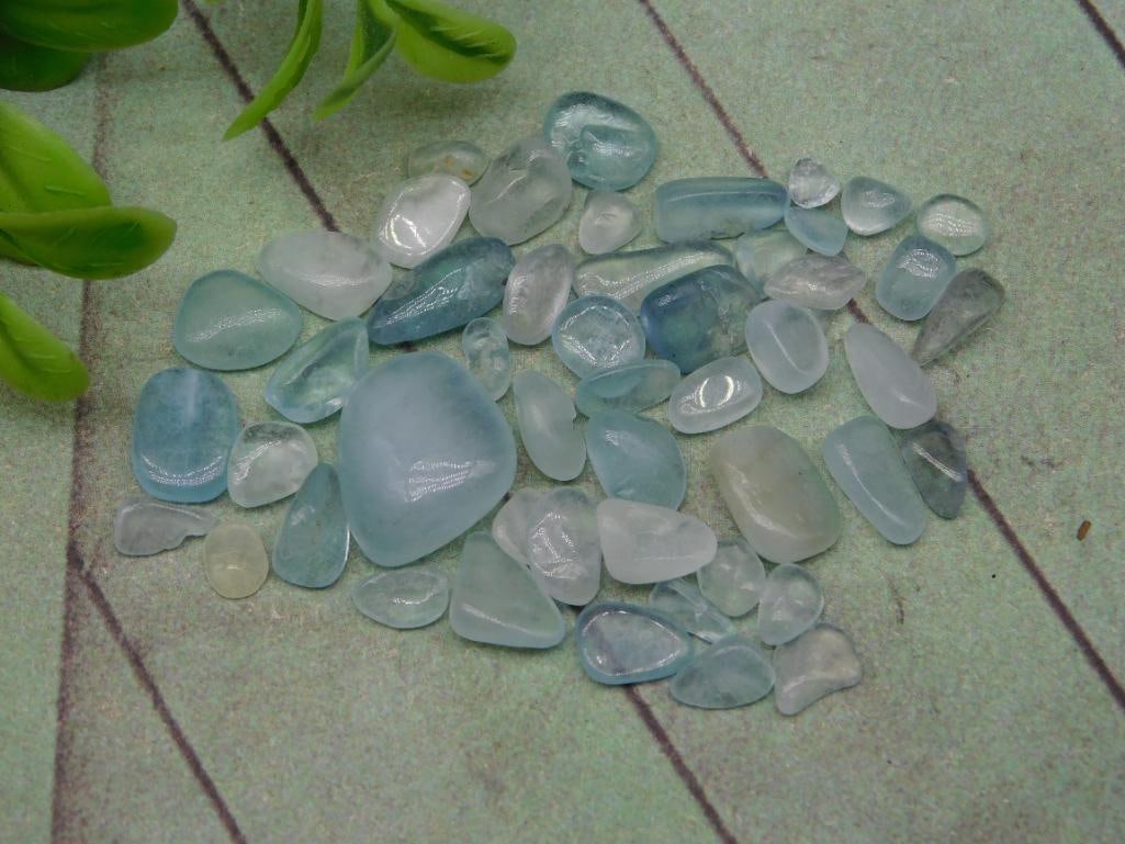AQUAMARINE ROCK STONE LAPIDARY SPECIMEN: AQUAMARINE ROCK STONE LAPIDARY SPECIMEN - Authentic estate find offered in our online auction. Perfect for collectors, resellers, and enthusiasts of vintage, antiques, minerals, rocks, crystals, jewel