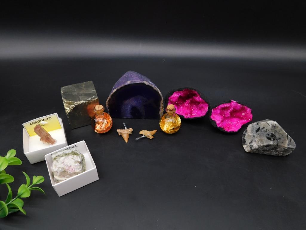 MIXED LOT ROCK STONE LAPIDARY SPECIMEN: MIXED LOT ROCK STONE LAPIDARY SPECIMEN - Authentic estate find offered in our online auction. Perfect for collectors, resellers, and enthusiasts of vintage, antiques, minerals, rocks, crystals, jewelr