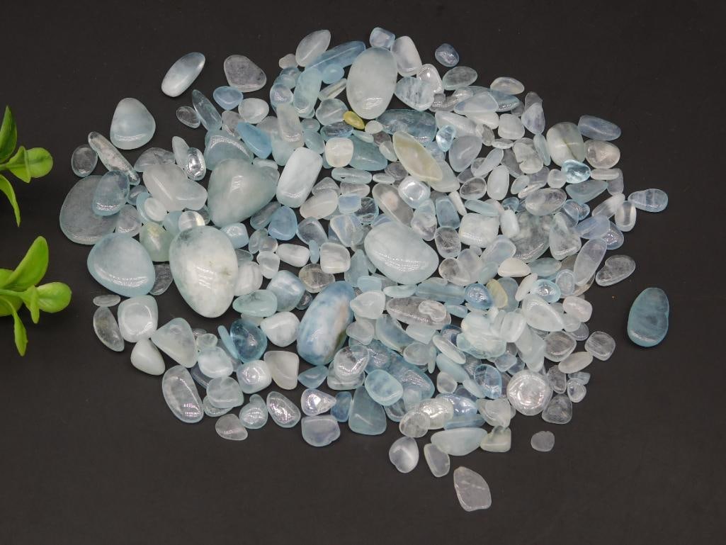 AQUAMARINE ROCK STONE LAPIDARY SPECIMEN: AQUAMARINE ROCK STONE LAPIDARY SPECIMEN - Authentic estate find offered in our online auction. Perfect for collectors, resellers, and enthusiasts of vintage, antiques, minerals, rocks, crystals, jewel