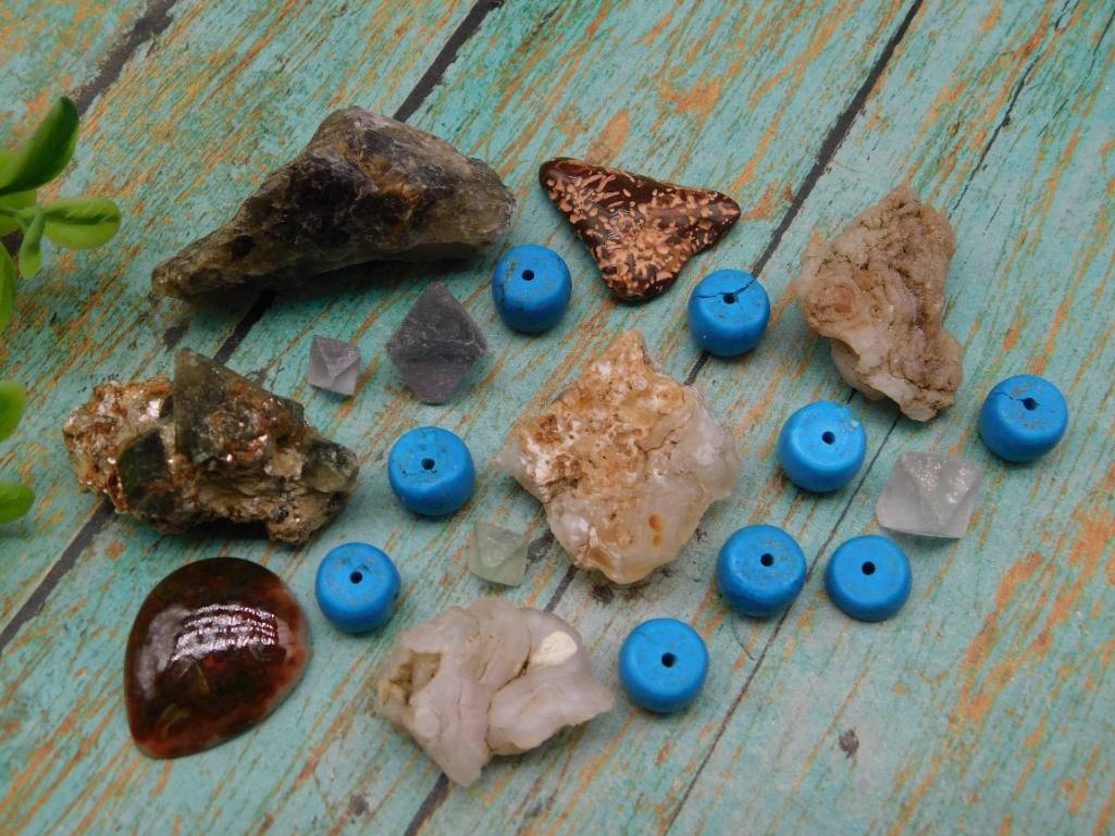 MIXED LOT ROCK STONE LAPIDARY SPECIMEN: MIXED LOT ROCK STONE LAPIDARY SPECIMEN - Authentic estate find offered in our online auction. Perfect for collectors, resellers, and enthusiasts of vintage, antiques, minerals, rocks, crystals, jewelr