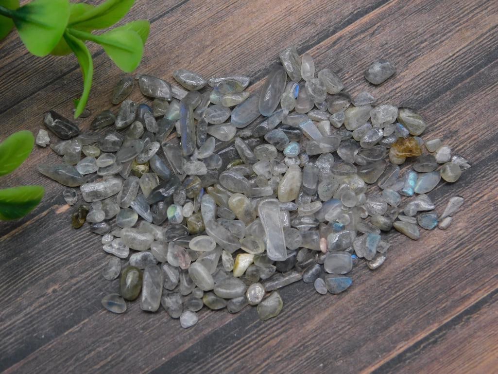 LABRADORITE ROCK STONE LAPIDARY SPECIMEN: LABRADORITE ROCK STONE LAPIDARY SPECIMEN - Authentic estate find offered in our online auction. Perfect for collectors, resellers, and enthusiasts of vintage, antiques, minerals, rocks, crystals, jewe