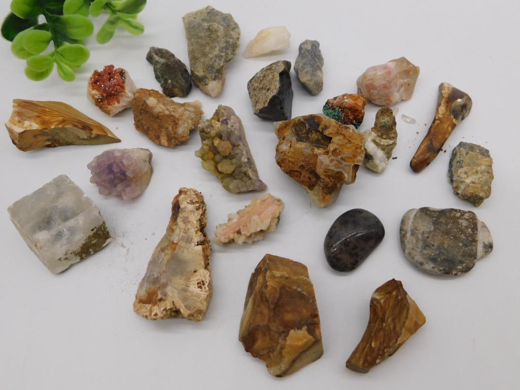 MIXED ROUGH ROCK STONE LAPIDARY SPECIMEN: MIXED ROUGH ROCK STONE LAPIDARY SPECIMEN - Authentic estate find offered in our online auction. Perfect for collectors, resellers, and enthusiasts of vintage, antiques, minerals, rocks, crystals, jewe