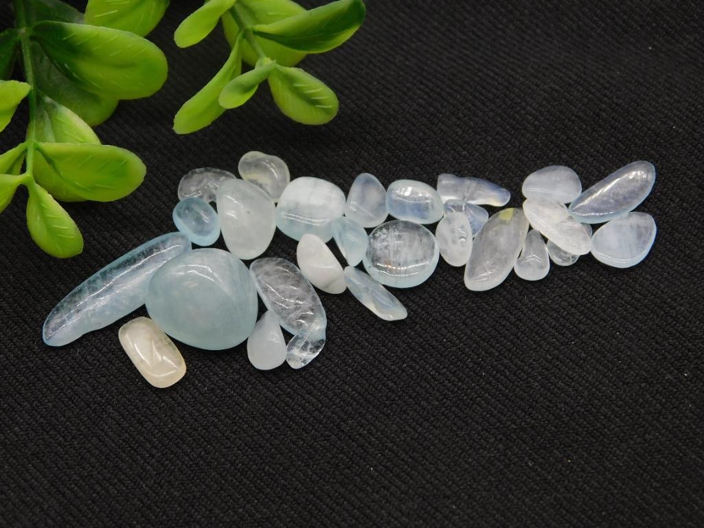 AQUAMARINE ROCK STONE LAPIDARY SPECIMEN: AQUAMARINE ROCK STONE LAPIDARY SPECIMEN - Authentic estate find offered in our online auction. Perfect for collectors, resellers, and enthusiasts of vintage, antiques, minerals, rocks, crystals,