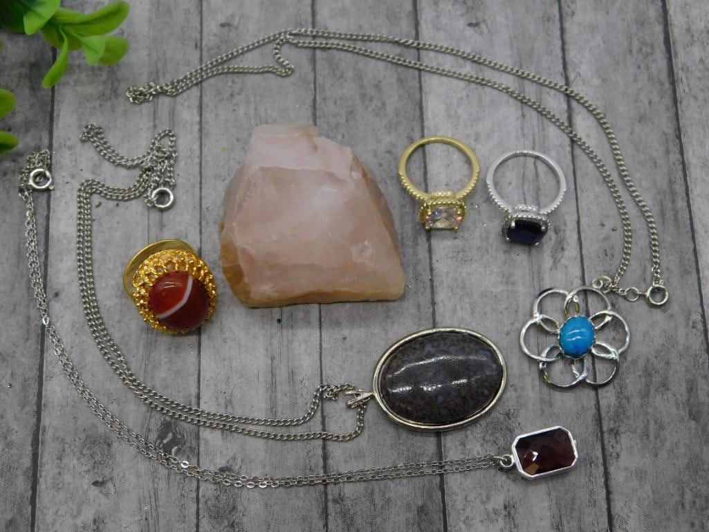MIXED JEWELRY LOT ROCK STONE LAPIDARY SPECIMEN: MIXED JEWELRY LOT ROCK STONE LAPIDARY SPECIMEN - Authentic estate find offered in our online auction. Perfect for collectors, resellers, and enthusiasts of vintage, antiques, minerals, rocks, crystals