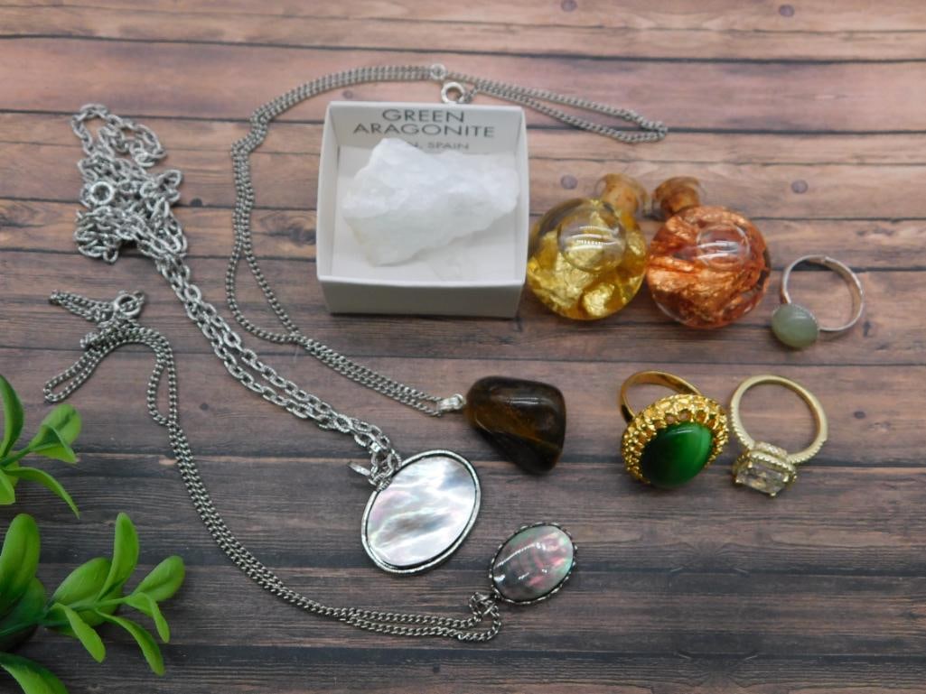 MIXED JEWELRY LOT ROCK STONE LAPIDARY SPECIMEN: MIXED JEWELRY LOT ROCK STONE LAPIDARY SPECIMEN - Authentic estate find offered in our online auction. Perfect for collectors, resellers, and enthusiasts of vintage, antiques, minerals, rocks, crystals