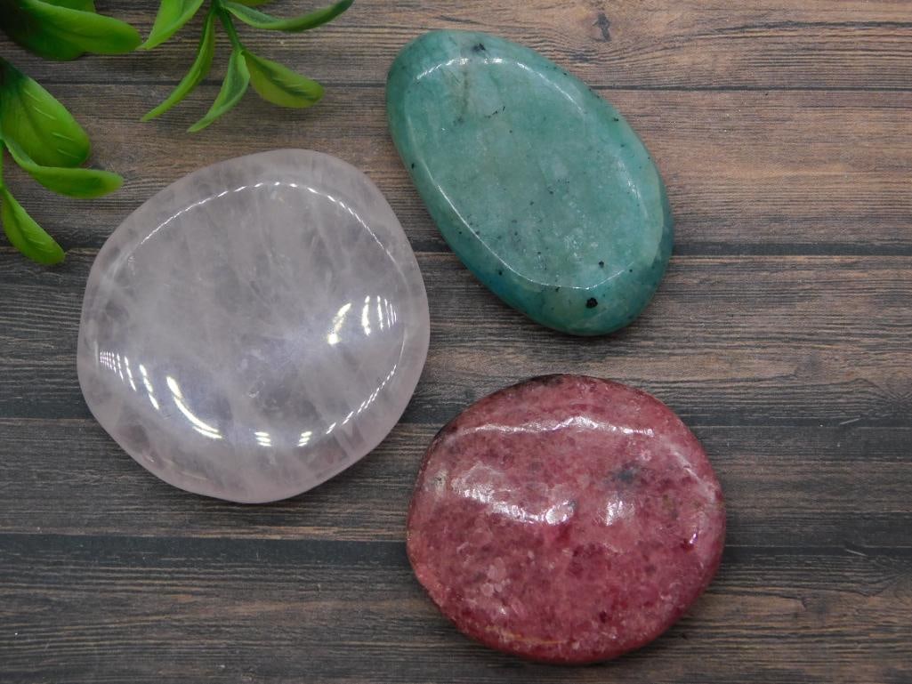 WORRY STONES ROCK STONE LAPIDARY SPECIMEN: WORRY STONES ROCK STONE LAPIDARY SPECIMEN - Authentic estate find offered in our online auction. Perfect for collectors, resellers, and enthusiasts of vintage, antiques, minerals, rocks, crystals, jew