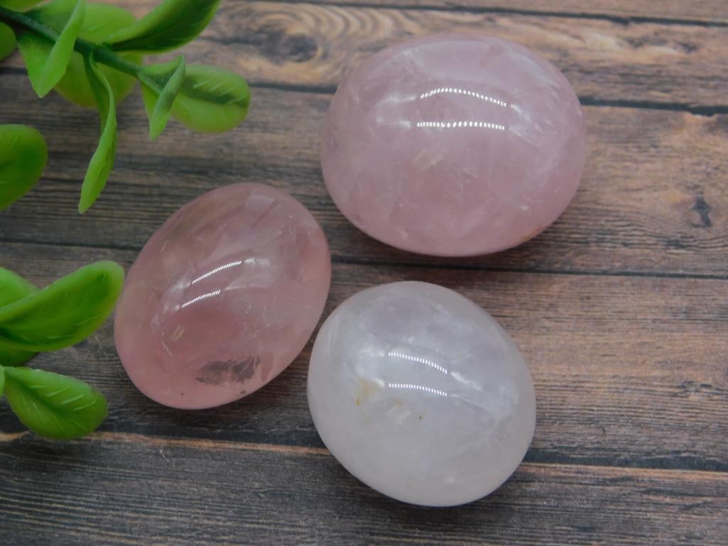 ROSE QUARTZ ROCK STONE LAPIDARY SPECIMEN: ROSE QUARTZ ROCK STONE LAPIDARY SPECIMEN - Authentic estate find offered in our online auction. Perfect for collectors, resellers, and enthusiasts of vintage, antiques, minerals, rocks, crystals, jewe