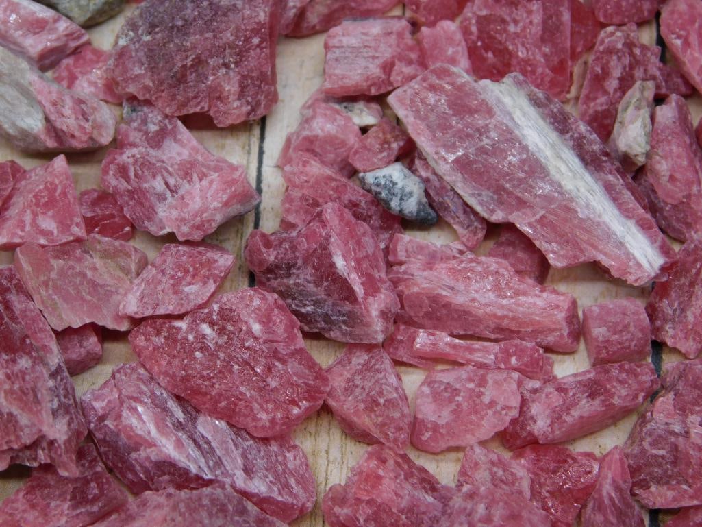 GEM RHODONITE ROCK STONE LAPIDARY SPECIMEN: GEM RHODONITE ROCK STONE LAPIDARY SPECIMEN - Authentic estate find offered in our online auction. Perfect for collectors, resellers, and enthusiasts of vintage, antiques, minerals, rocks, crystals, je