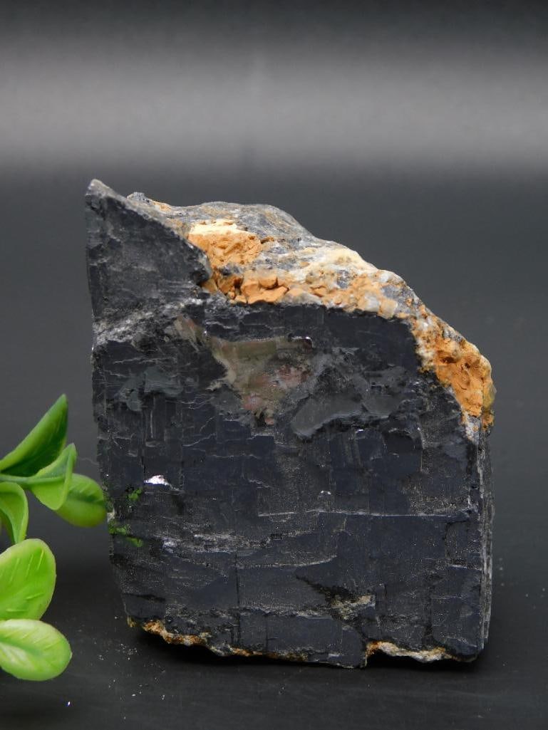 ROCK STONE LAPIDARY SPECIMEN: ROCK STONE LAPIDARY SPECIMEN - Authentic estate find offered in our online auction. Perfect for collectors, resellers, and enthusiasts of vintage, antiques, minerals, rocks, crystals, jewelry, and rar