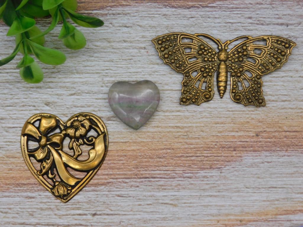 HEART AND MIXED METAL FINDINGS: HEART AND MIXED METAL FINDINGS — Part of our Discover Mystic Finds, Crystals and Gems auction at HATMAN'S Auctions! Please see photos for measurements and condition. YES, we have in-house shipping! 