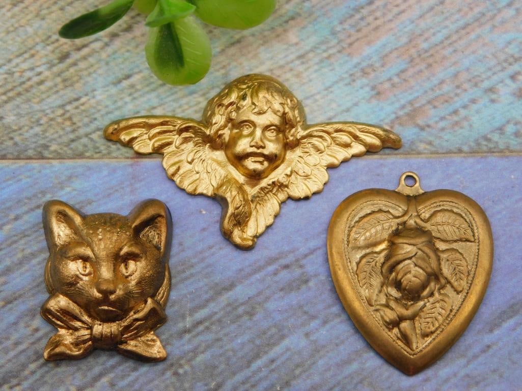 MIXED METAL FINDINGS: MIXED METAL FINDINGS — Part of our Discover Mystic Finds, Crystals and Gems auction at HATMAN'S Auctions! Please see photos for measurements and condition. YES, we have in-house shipping! We have MA
