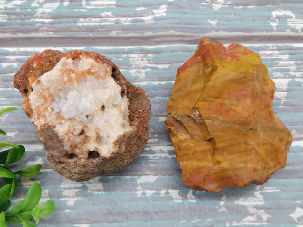 MIXED ROUGH LOT ROCK STONE LAPIDARY SPECIMEN: MIXED ROUGH LOT ROCK STONE LAPIDARY SPECIMEN — Part of our Discover Mystic Finds, Crystals and Gems auction at HATMAN'S Auctions! Please see photos for measurements and condition. YES, we have in-ho