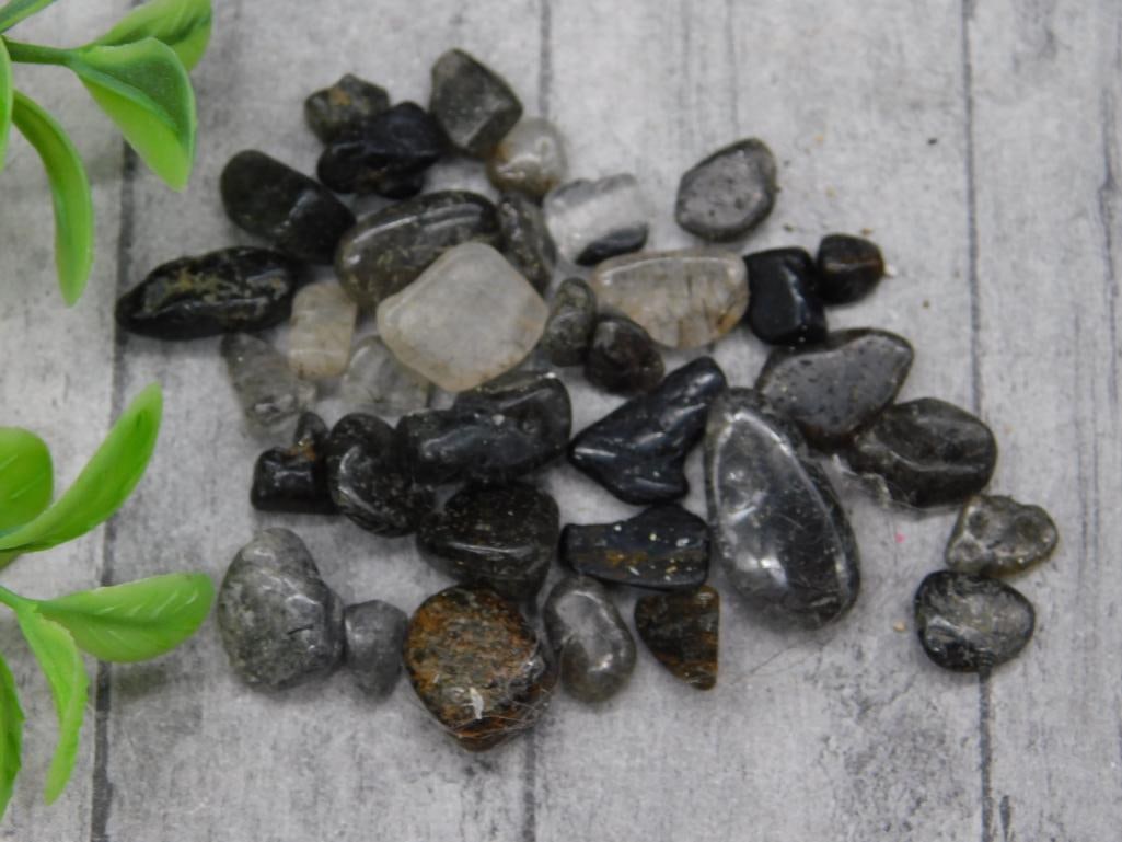STONE CHIPS ROCK STONE LAPIDARY SPECIMEN: STONE CHIPS ROCK STONE LAPIDARY SPECIMEN - Part of our Discover Mystic Finds, Crystals and Gems auction at HATMAN'S Auctions! Please see photos for measurements and condition. YES, we have in-house