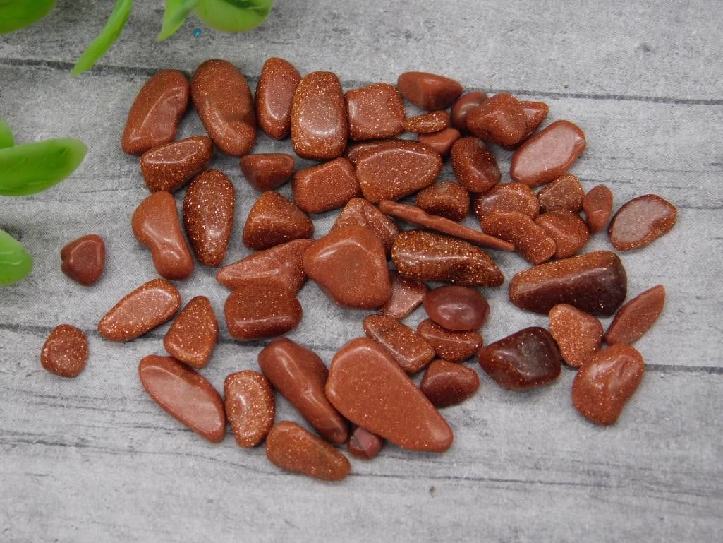 GOLDSTONE CHIPS ROCK STONE LAPIDARY SPECIMEN: GOLDSTONE CHIPS ROCK STONE LAPIDARY SPECIMEN - Part of our Discover Mystic Finds, Crystals and Gems auction at HATMAN'S Auctions! Please see photos for measurements and condition. YES, we have in-hous