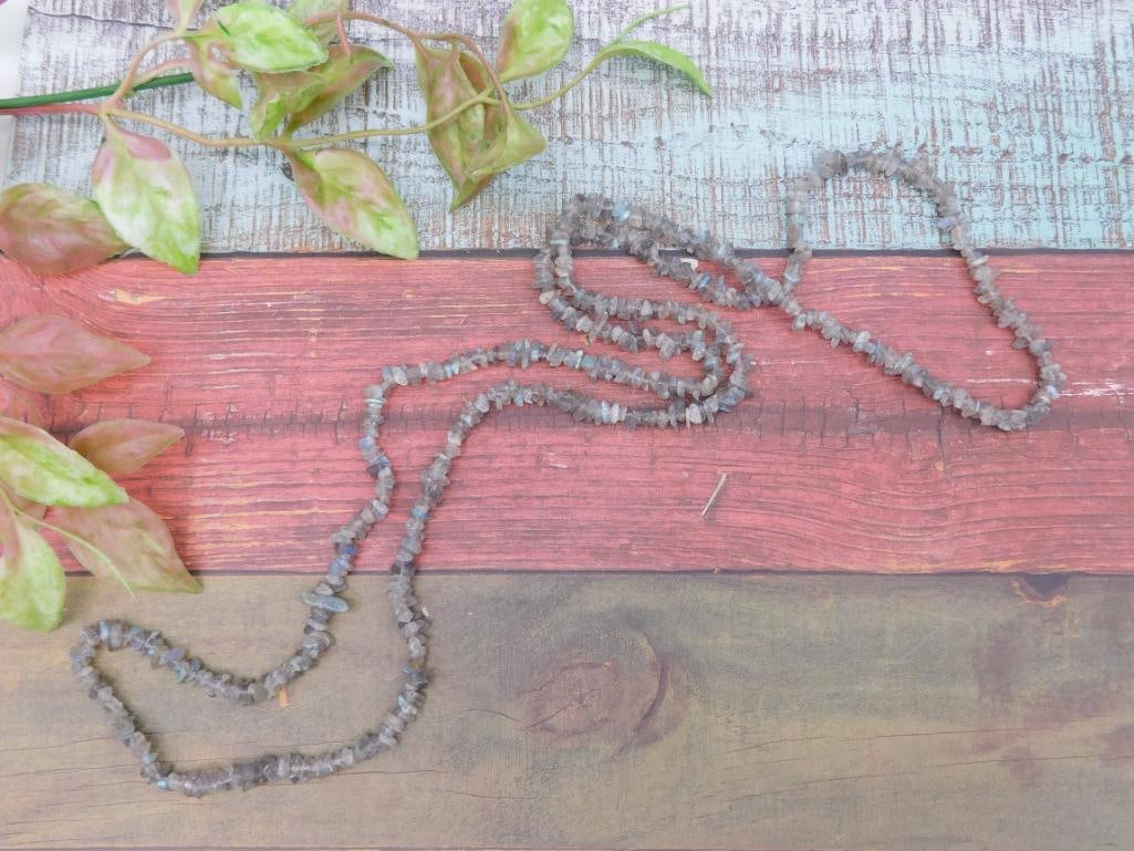 Long Necklace with Gray Stone Chips: Long Necklace with Gray Stone Chips - Part of our Discover Gilded Gallery, Crystals and Gems auction at HATMAN'S Auctions! Please see photos for measurements and condition. YES, we have in-house