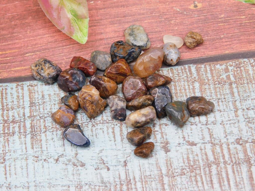 Collection of Polished Gemstone Pebbles by Weight: Collection of Polished Gemstone Pebbles by Weight - Part of our Discover Gilded Gallery, Crystals and Gems auction at HATMAN'S Auctions! Please see photos for measurements and condition. YES, we have