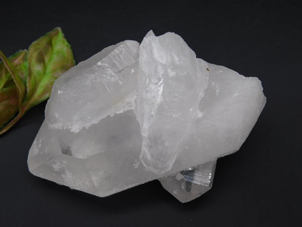 Raw Quartz Crystal Specimen for Auction: Raw Quartz Crystal Specimen for Auction - Part of our Discover Gilded Gallery, Crystals and Gems auction at HATMAN'S Auctions! Please see photos for measurements and condition. YES, we have in-house