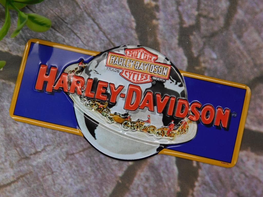 Harley-Davidson Magnet with Logo: Harley-Davidson Magnet With Logo ? Authentic estate find offered in our online auction. Perfect for collectors, resellers, and enthusiasts of vintage, antiques, minerals, rocks, crystals, jewelry,