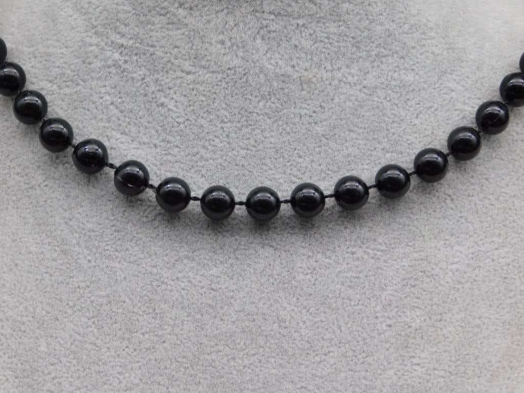 Black Beaded Necklace With Round Beads: Black Beaded Necklace With Round Beads - Part of our Discover Gilded Gallery, Crystals and Gems auction at HATMAN'S Auctions! Please see photos for measurements and condition. YES, we have in-house sh