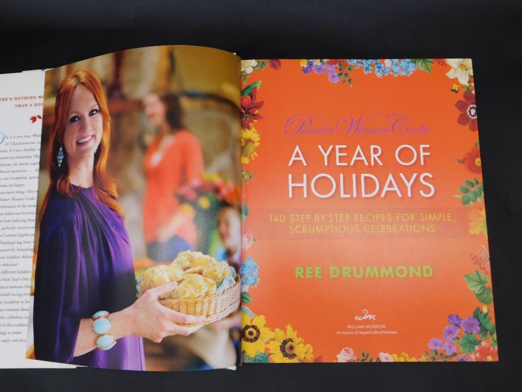 The Pioneer Woman Cooks: A Year of Holidays Cookbook: The Pioneer Woman Cooks: A Year of Holidays Cookbook - Part of our Discover Gilded Gallery, Crystals and Gems auction at HATMAN'S Auctions! Please see photos for measurements and condition. YES, we