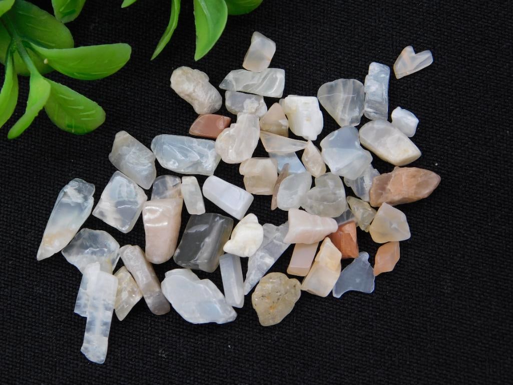 Rainbow Moonstone Gemstones Rock Stone Lapidary Specimen: Rainbow Moonstone Gemstones Rock Stone Lapidary Specimen - Part of our Discover Gilded Gallery, Crystals and Gems auction at HATMAN'S Auctions! Please see photos for measurements and condition. YES,