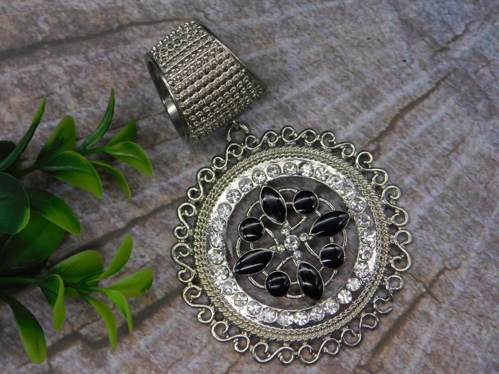 Elegant Silver-Tone Pendant with Black and Clear Accents: Elegant Silver-Tone Pendant with Black and Clear Accents - Part of our Discover Gilded Gallery, Crystals and Gems auction at HATMAN'S Auctions! Please see photos for measurements and condition. YES,