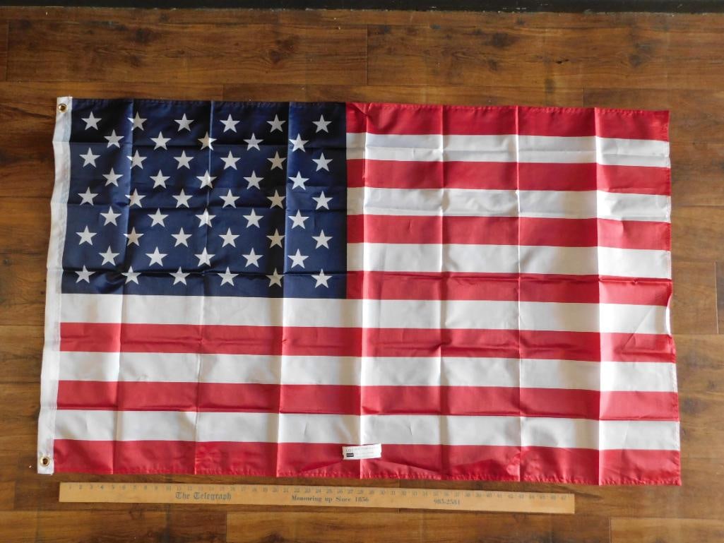 AMERICAN FLAG: AMERICAN FLAG - Authentic estate find offered in our online auction. Perfect for collectors, resellers, and enthusiasts of vintage, antiques, minerals, rocks, crystals, jewelry, and rare unique pieces