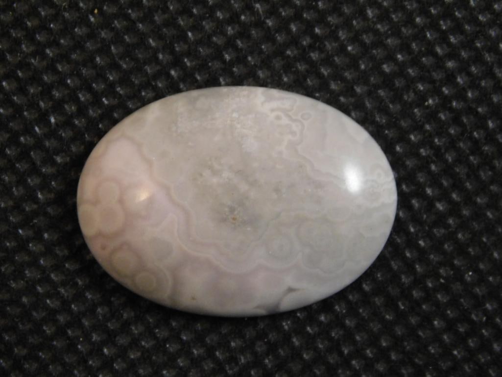 CRAZY LACE CABOCHON ROCK STONE LAPIDARY SPECIMEN: CRAZY LACE CABOCHON ROCK STONE LAPIDARY SPECIMEN - Authentic estate find offered in our online auction. Perfect for collectors, resellers, and enthusiasts of vintage, antiques, minerals, rocks, crysta