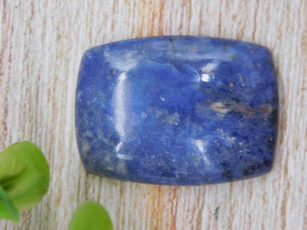 SODALITE CABOCHON ROCK STONE LAPIDARY SPECIMEN: SODALITE CABOCHON ROCK STONE LAPIDARY SPECIMEN - Part of our Discover Golden Attic, Crystals and Gems auction at HATMAN'S Auctions! Please see photos for measurements and condition. YES, we have