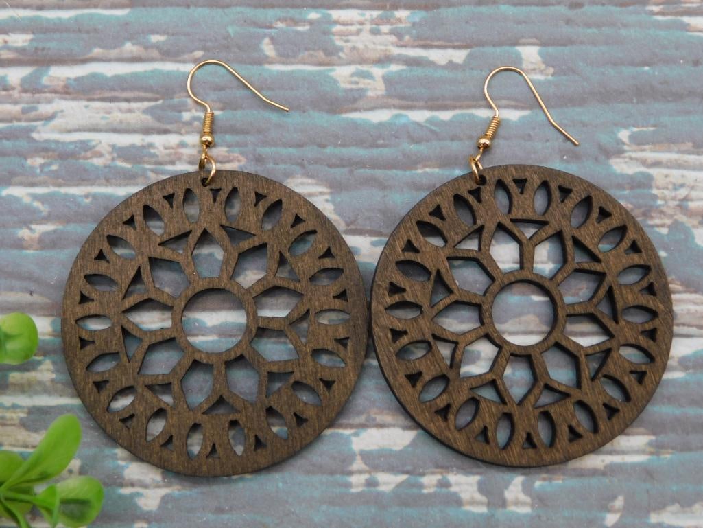 EARRINGS COSTUME JEWELRY: WELCOME TO HATMAN AUCTIONS! SPECIAL NOTICE: Please see photos for measurements and descriptions. ***Yes, we have in house shipping with MANY REPEAT CUSTOMERS because of our streamlined service. ****We