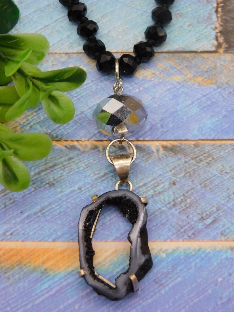 AGATE SLICE PENDANT ON SPARKLE BEAD NECKLACE: AGATE SLICE PENDANT ON SPARKLE BEAD NECKLACE - Part of our Discover Twilight Bazaar, Crystals and Gems auction at HATMAN'S Auctions! Please see photos for measurements and condition. YES, we have in-h