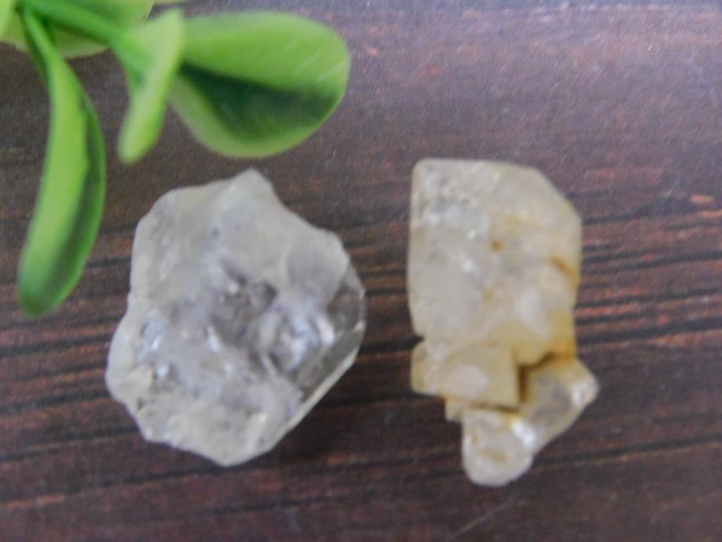 HERKIMER DIAMONDS ROCK STONE LAPIDARY SPECIMEN: HERKIMER DIAMONDS ROCK STONE LAPIDARY SPECIMEN — Part of our Discover Buried Treasure, Crystals and Gems auction at HATMAN'S Auctions! Please see photos for measurements and condition. YES, we have 