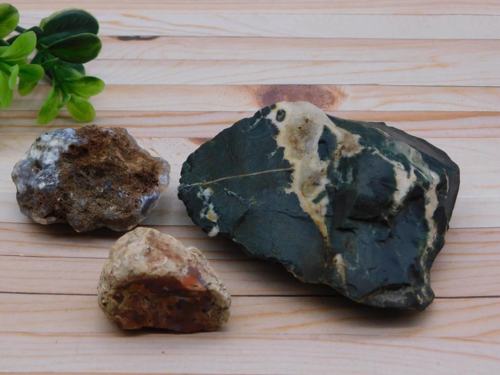 MIXED ROUGH ROCK ROCK STONE LAPIDARY SPECIMEN: MIXED ROUGH ROCK ROCK STONE LAPIDARY SPECIMEN — Part of our Discover Buried Treasure, Crystals and Gems auction at HATMAN'S Auctions! Please see photos for measurements and condition. YES, we have