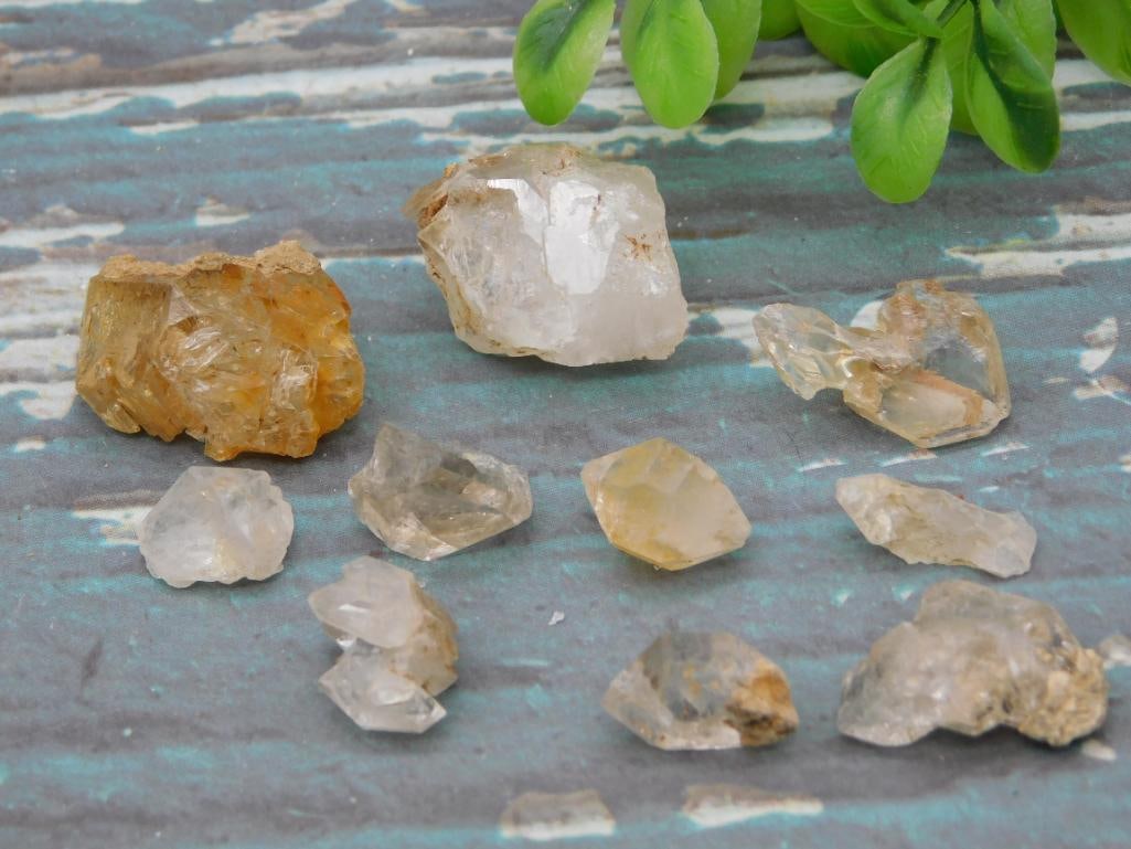 HERKIMER DIAMOND ROCK STONE LAPIDARY SPECIMEN: HERKIMER DIAMOND ROCK STONE LAPIDARY SPECIMEN — Part of our Discover Buried Treasure, Crystals and Gems auction at HATMAN'S Auctions! Please see photos for measurements and condition. YES, we have i