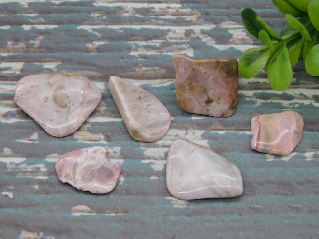 MOZARKITE ROCK STONE LAPIDARY SPECIMEN: MOZARKITE ROCK STONE LAPIDARY SPECIMEN — Part of our Discover Buried Treasure, Crystals and Gems auction at HATMAN'S Auctions! Please see photos for measurements and condition. YES, we have in-house