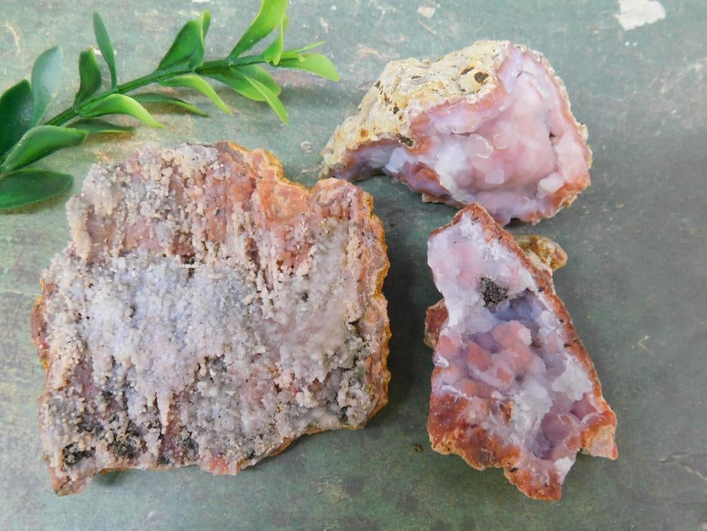 CAVE GEODE ROCK STONE LAPIDARY SPECIMEN: CAVE GEODE ROCK STONE LAPIDARY SPECIMEN — Part of our Discover Buried Treasure, Crystals and Gems auction at HATMAN'S Auctions! Please see photos for measurements and condition. YES, we have in-hous