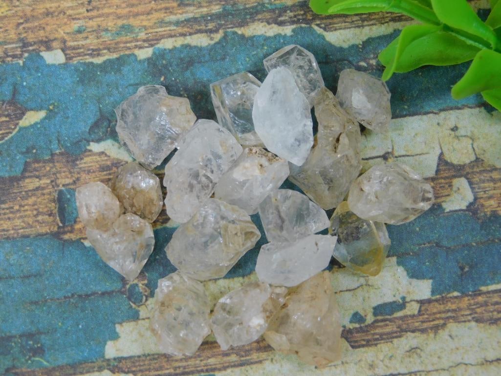 HERKIMER DIAMOND ROCK STONE LAPIDARY SPECIMEN: WELCOME TO HATMAN AUCTIONS! SPECIAL NOTICE: Please see photos for measurements and descriptions. ***Yes, we have in house shipping with MANY REPEAT CUSTOMERS because of our streamlined service. ****We