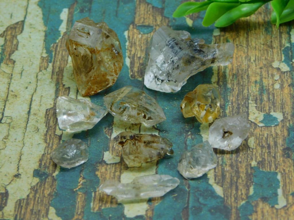 HERKIMER DIAMOND ROCK STONE LAPIDARY SPECIMEN: WELCOME TO HATMAN AUCTIONS! SPECIAL NOTICE: Please see photos for measurements and descriptions. ***Yes, we have in house shipping with MANY REPEAT CUSTOMERS because of our streamlined service. ****We