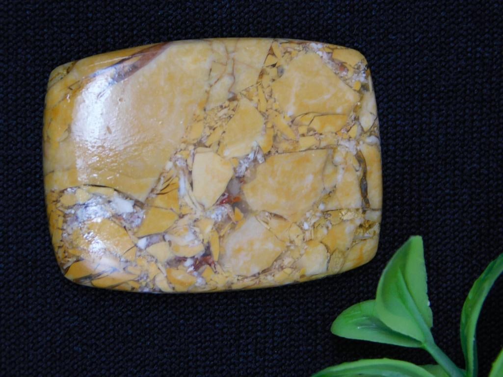 BRECCIATED MOOKAITE CABOCHON ROCK STONE LAPIDARY SPECIMEN: BRECCIATED MOOKAITE CABOCHON ROCK STONE LAPIDARY SPECIMEN — Part of our Discover Buried Treasure, Crystals and Gems auction at HATMAN'S Auctions! Please see photos for measurements and condition.