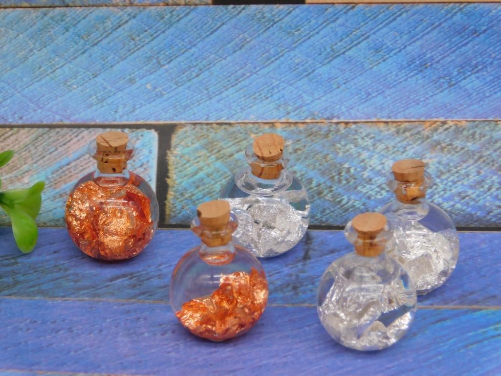 SILVER AND COPPER FLAKES IN BOTTLES ROCK STONE LAPIDARY SPECIMEN: SILVER AND COPPER FLAKES IN BOTTLES ROCK STONE LAPIDARY SPECIMEN — Part of our Discover Buried Treasure, Crystals and Gems auction at HATMAN'S Auctions! Please see photos for measurements and