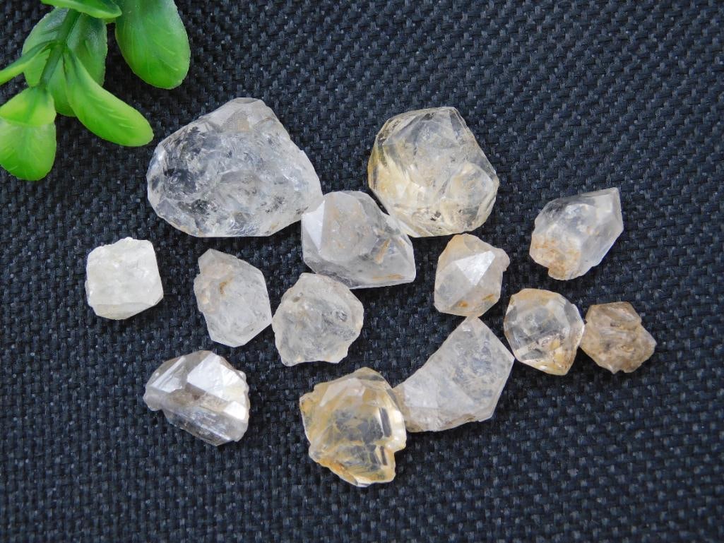 HERKIMER DIAMOND ROCK STONE LAPIDARY SPECIMEN: WELCOME TO HATMAN AUCTIONS! SPECIAL NOTICE: Please see photos for measurements and descriptions. ***Yes, we have in house shipping with MANY REPEAT CUSTOMERS because of our streamlined service. ****We