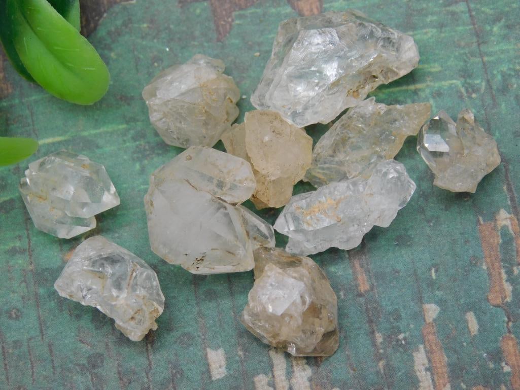 HERKIMER DIAMOND ROCK STONE LAPIDARY SPECIMEN: WELCOME TO HATMAN AUCTIONS! SPECIAL NOTICE: Please see photos for measurements and descriptions. ***Yes, we have in house shipping with MANY REPEAT CUSTOMERS because of our streamlined service. ****We