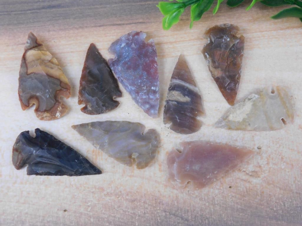 HAND KNAPPED ARROWHEADS ROCK STONE LAPIDARY SPECIMEN: WELCOME TO HATMAN AUCTIONS! SPECIAL NOTICE: Please see photos for measurements and descriptions. ***Yes, we have in house shipping with MANY REPEAT CUSTOMERS because of our streamlined service. ****We