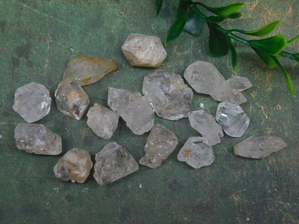 HERKIMER DIAMOND ROCK STONE LAPIDARY SPECIMEN: WELCOME TO HATMAN AUCTIONS! SPECIAL NOTICE: Please see photos for measurements and descriptions. ***Yes, we have in house shipping with MANY REPEAT CUSTOMERS because of our streamlined service. ****We