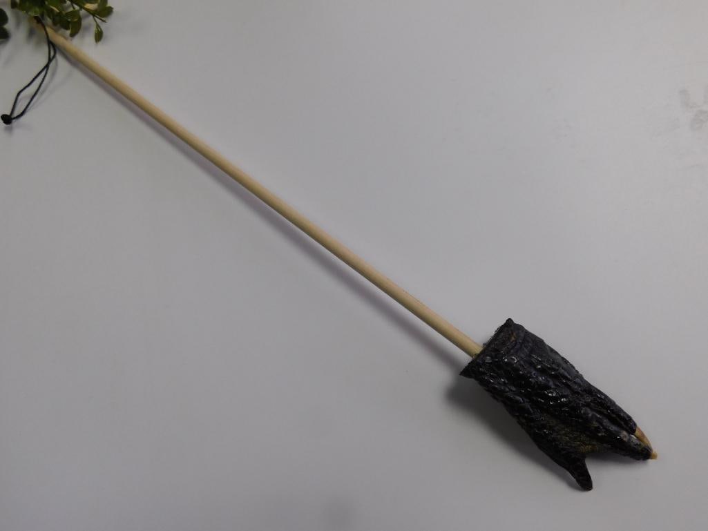 ALLIGATOR HAND BACK SCRATCHER: WELCOME TO HATMAN AUCTIONS! SPECIAL NOTICE: Please see photos for measurements and descriptions. ***Yes, we have in house shipping with MANY REPEAT CUSTOMERS because of our streamlined service. ****We