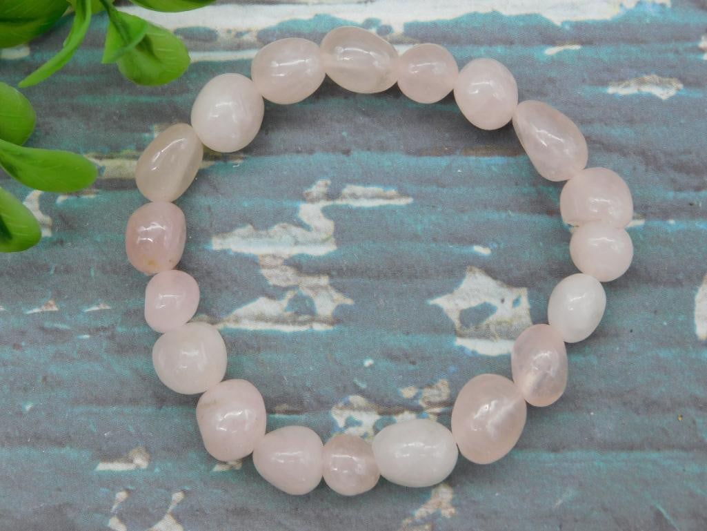 GENUINE STONE BEADED BRACELET ROCK STONE LAPIDARY SPECIMEN: GENUINE STONE BEADED BRACELET ROCK STONE LAPIDARY SPECIMEN — Part of our Discover Hidden Harbor, Crystals and Gems auction at HATMAN'S Auctions! Please see photos for measurements and condition.