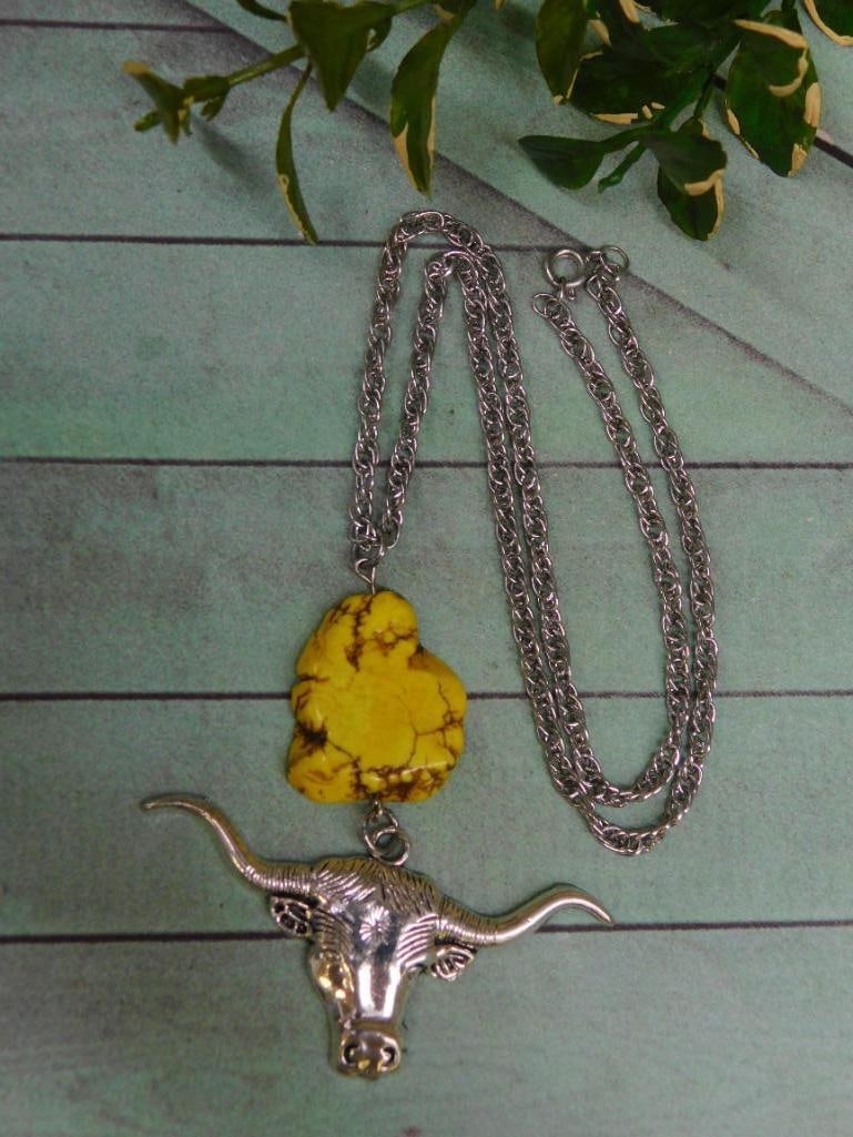 COW SKULL NECKLACE: WELCOME TO HATMAN AUCTIONS! SPECIAL NOTICE: Please see photos for measurements and descriptions. ***Yes, we have in house shipping with MANY REPEAT CUSTOMERS because of our streamlined service. ****We