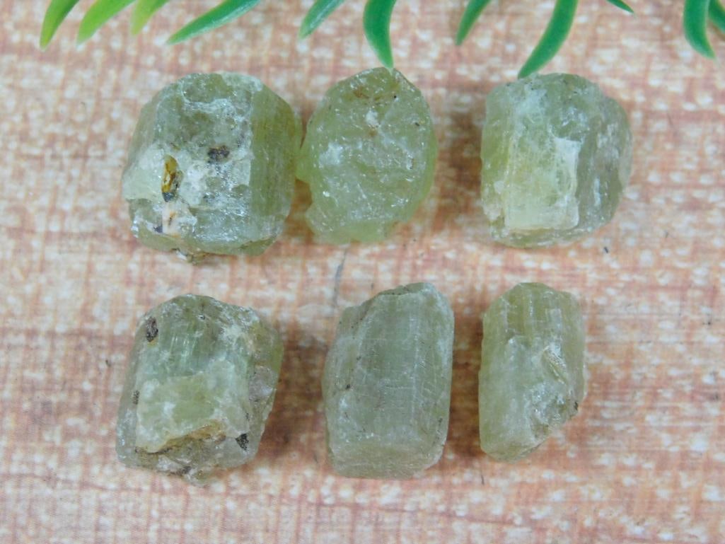 GREEN APATITE ROCK STONE LAPIDARY SPECIMEN: WELCOME TO HATMAN AUCTIONS! SPECIAL NOTICE: Please see photos for measurements and descriptions. ***Yes, we have in house shipping with MANY REPEAT CUSTOMERS because of our streamlined service. ****We